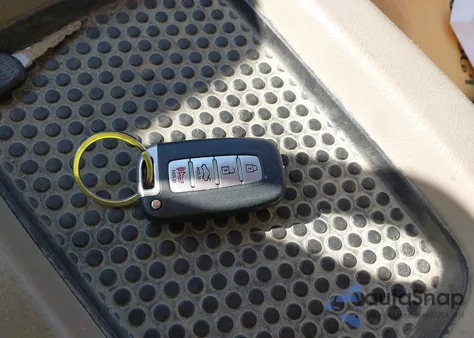 2013 Hyundai Genesis 3.8 Track z USA, uszkodzony, nr VIN KMHHU6KJ1DU112624